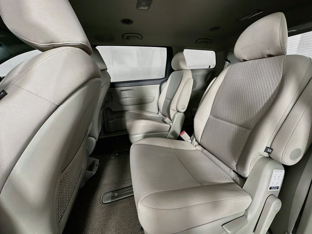 Thumbnail: 2018 Kia Sedona - 13