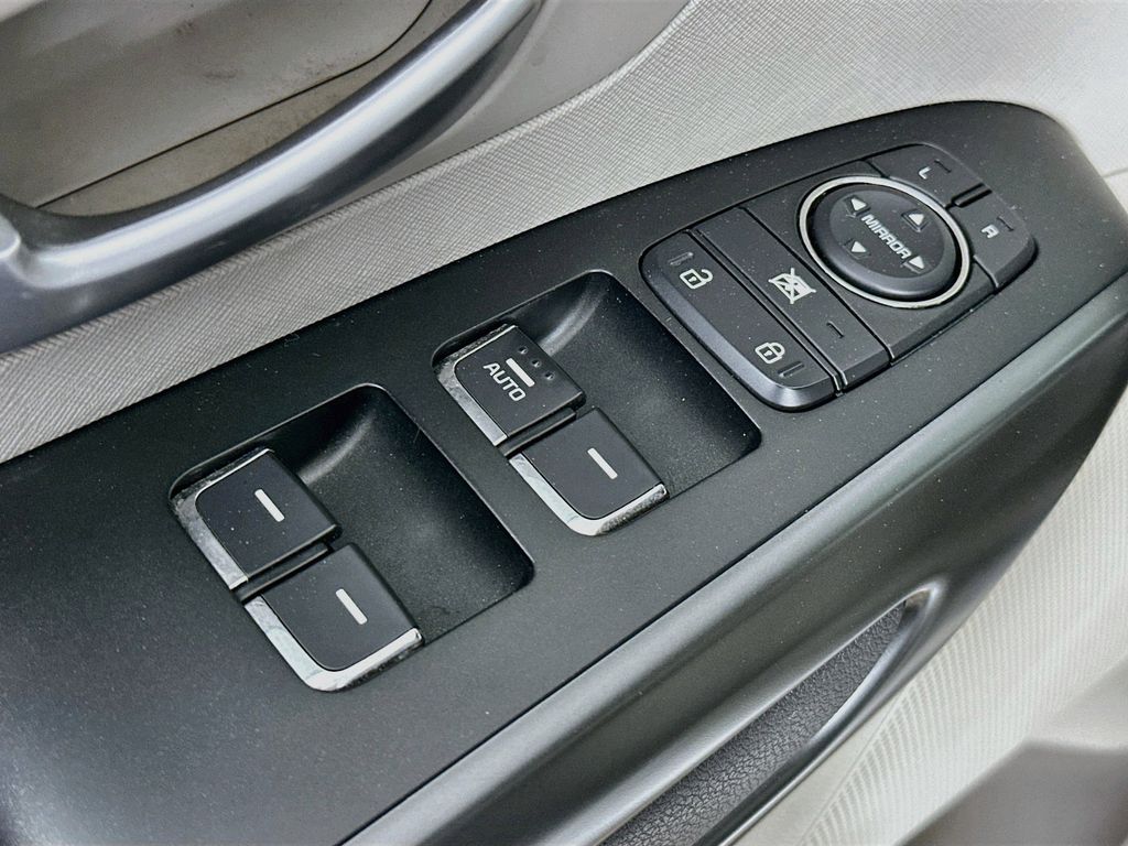 Thumbnail: 2018 Kia Sedona - 29