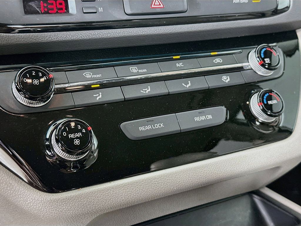 Thumbnail: 2018 Kia Sedona - 24