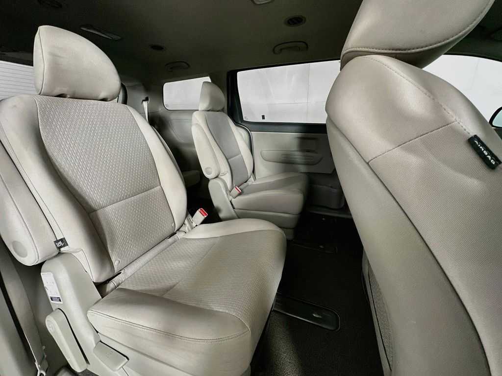 Thumbnail: 2018 Kia Sedona - 32
