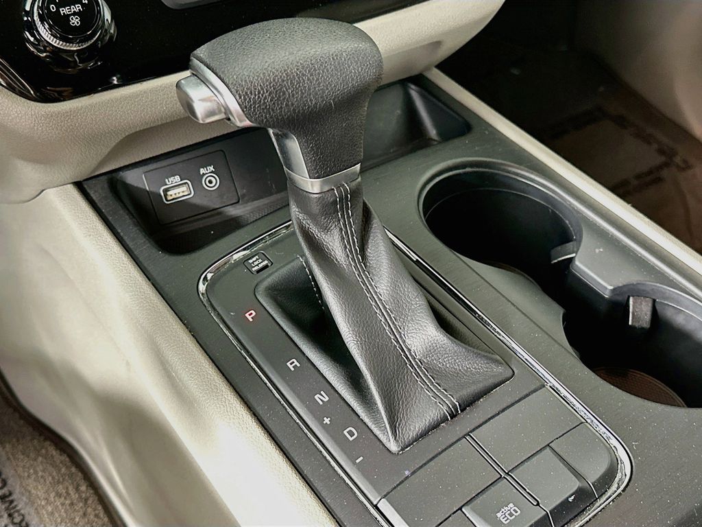 Thumbnail: 2018 Kia Sedona - 17