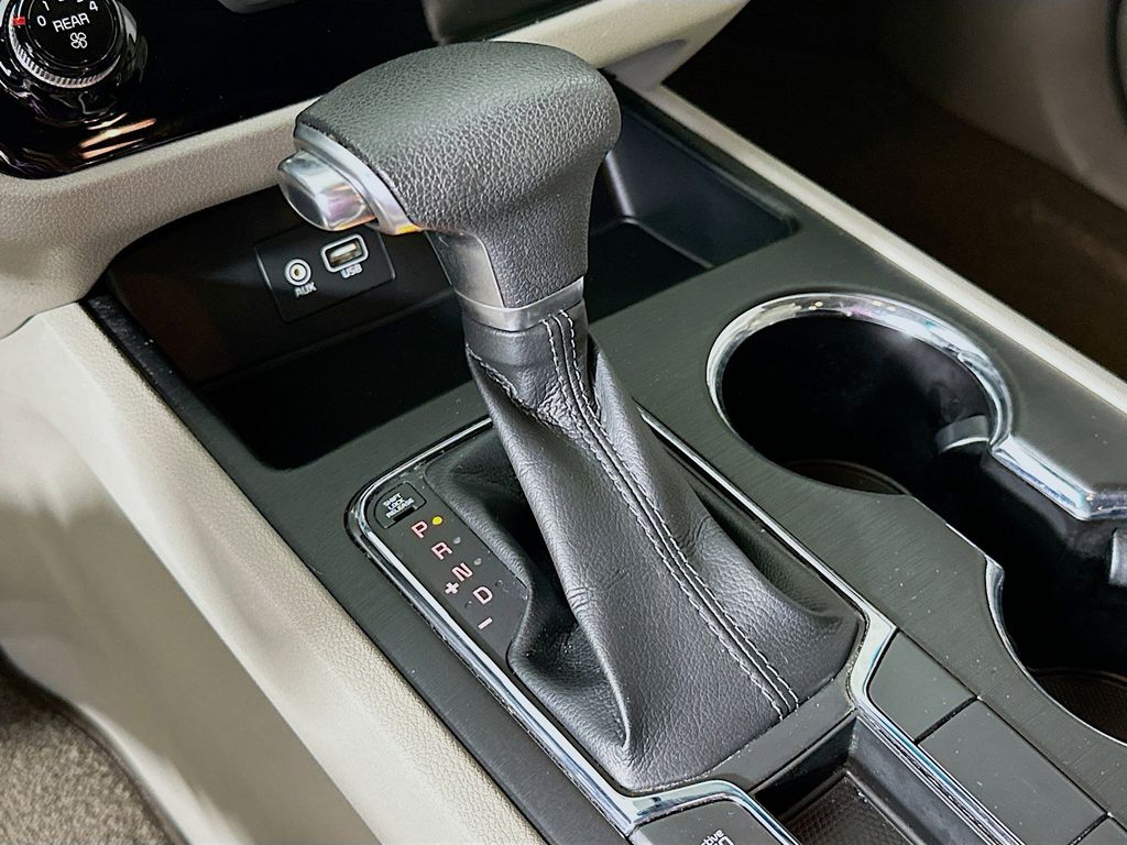 Thumbnail: 2019 Kia Sedona - 22
