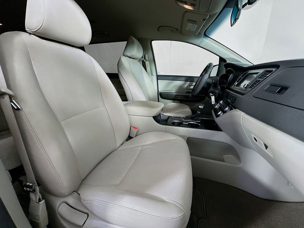 Thumbnail: 2019 Kia Sedona - 12