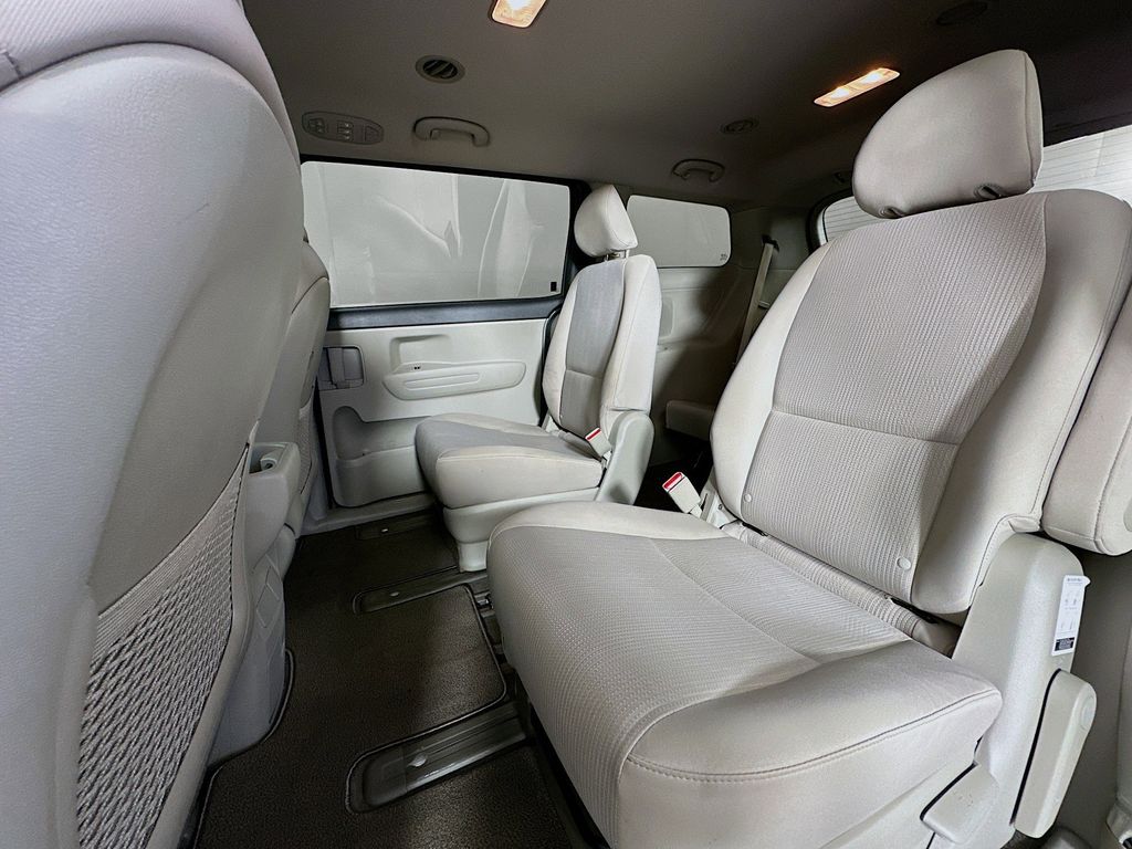 Thumbnail: 2019 Kia Sedona - 16