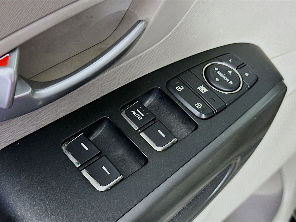Thumbnail: 2019 Kia Sedona - 28