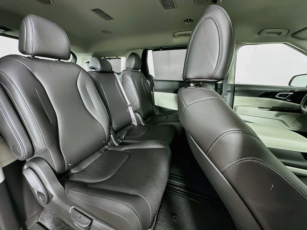 Thumbnail: 2024 Kia Carnival - 32