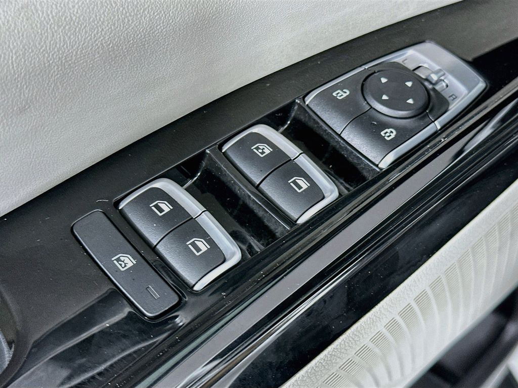 Thumbnail: 2024 Kia Carnival - 29