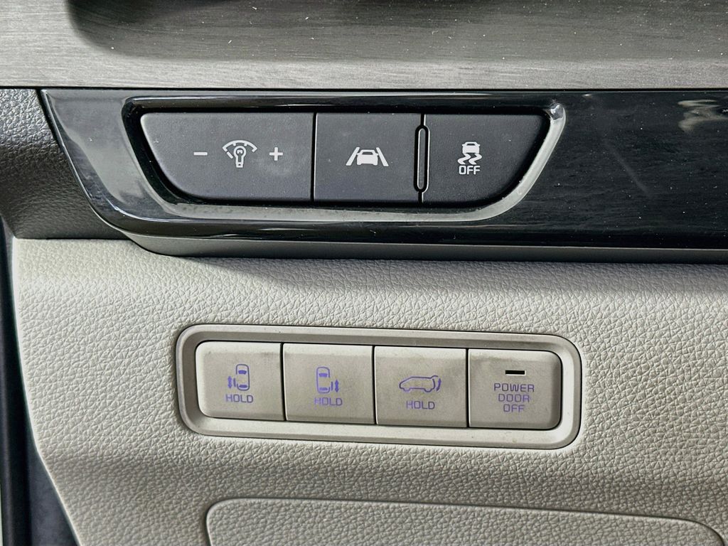 Thumbnail: 2024 Kia Carnival - 26