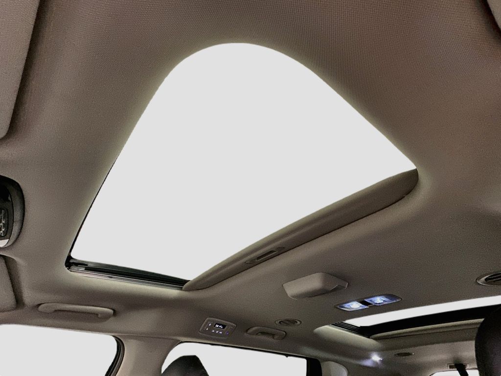 Thumbnail: 2025 Kia Carnival - 31