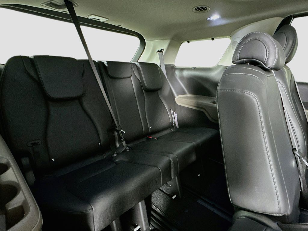 Thumbnail: 2025 Kia Carnival - 32