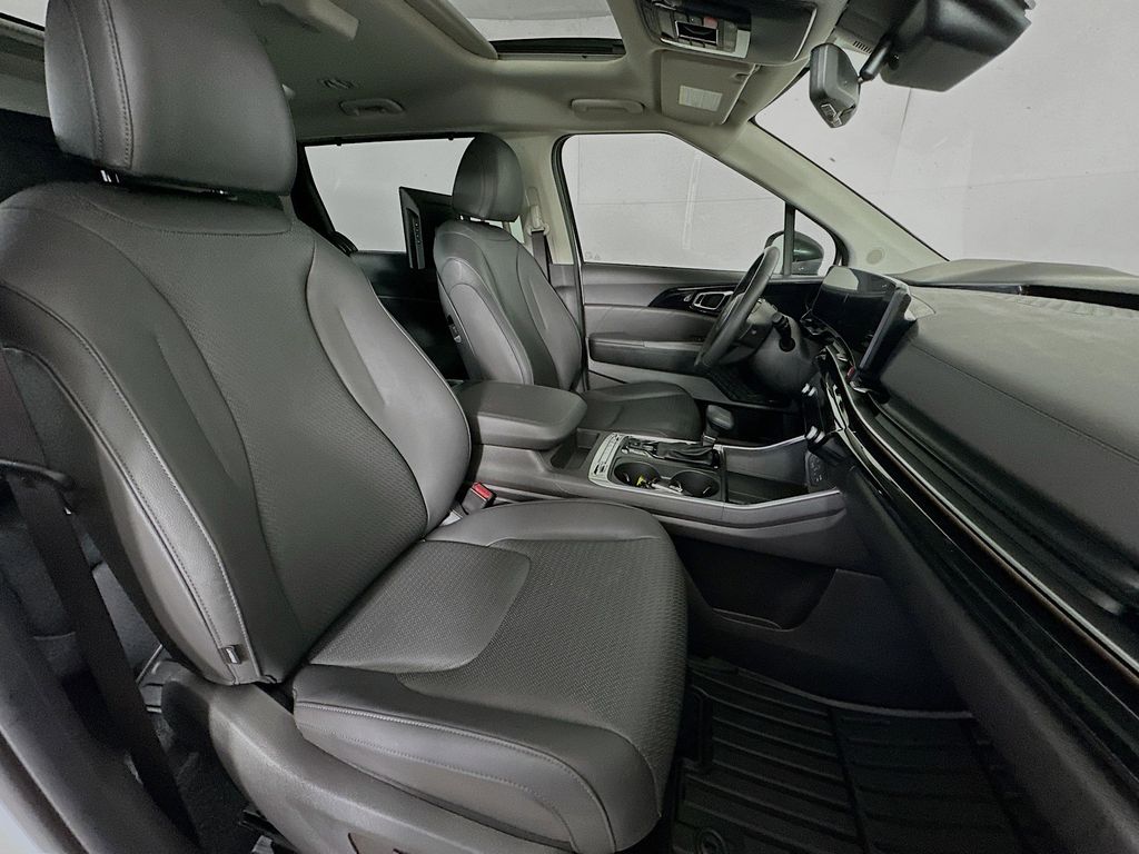 Thumbnail: 2025 Kia Carnival - 12