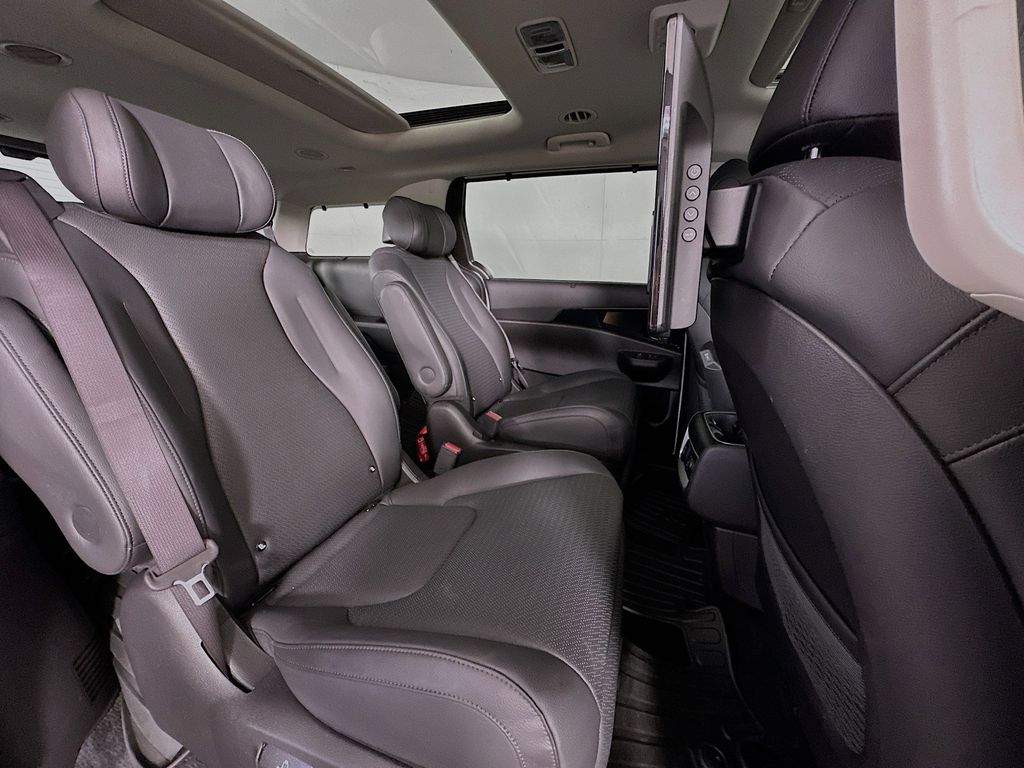 Thumbnail: 2025 Kia Carnival - 35