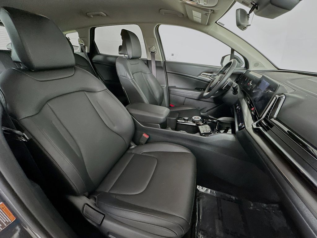 Thumbnail: 2025 Kia Sportage - 12