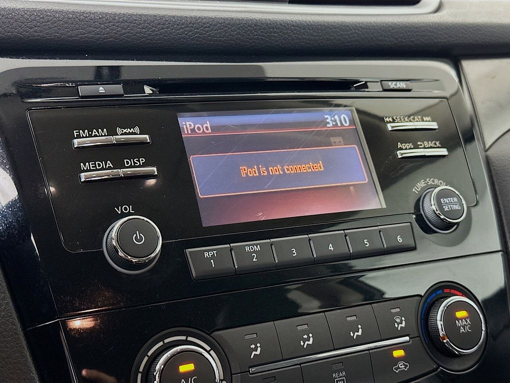 Thumbnail: 2016 Nissan Rogue - 16