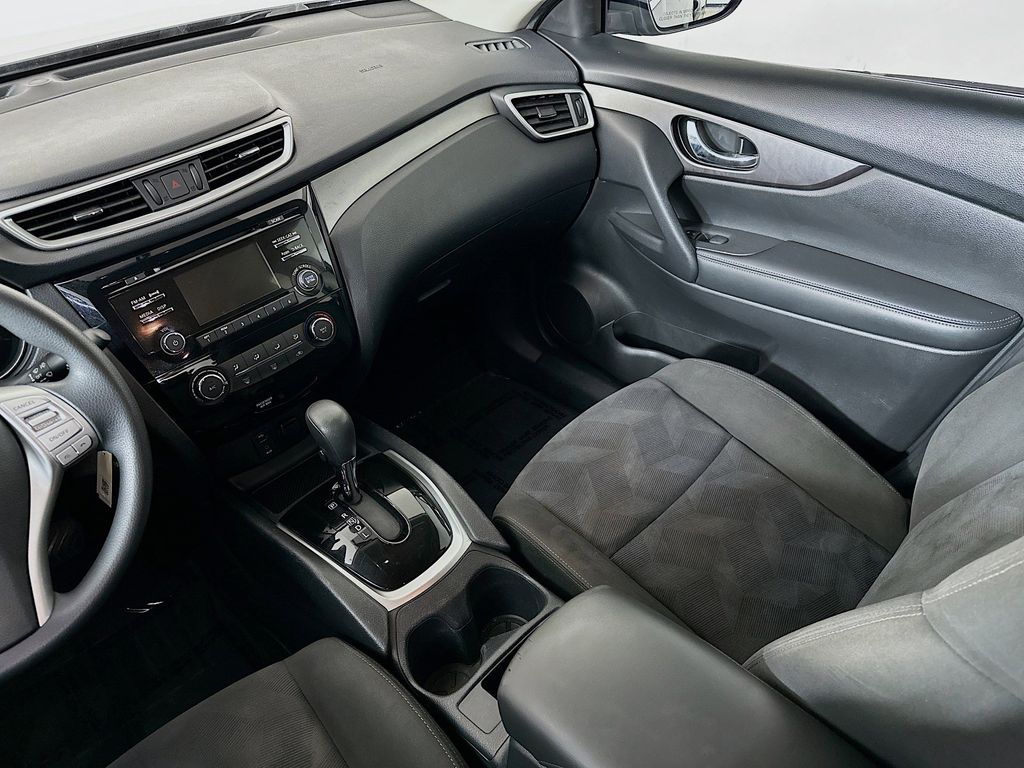 Thumbnail: 2016 Nissan Rogue - 14