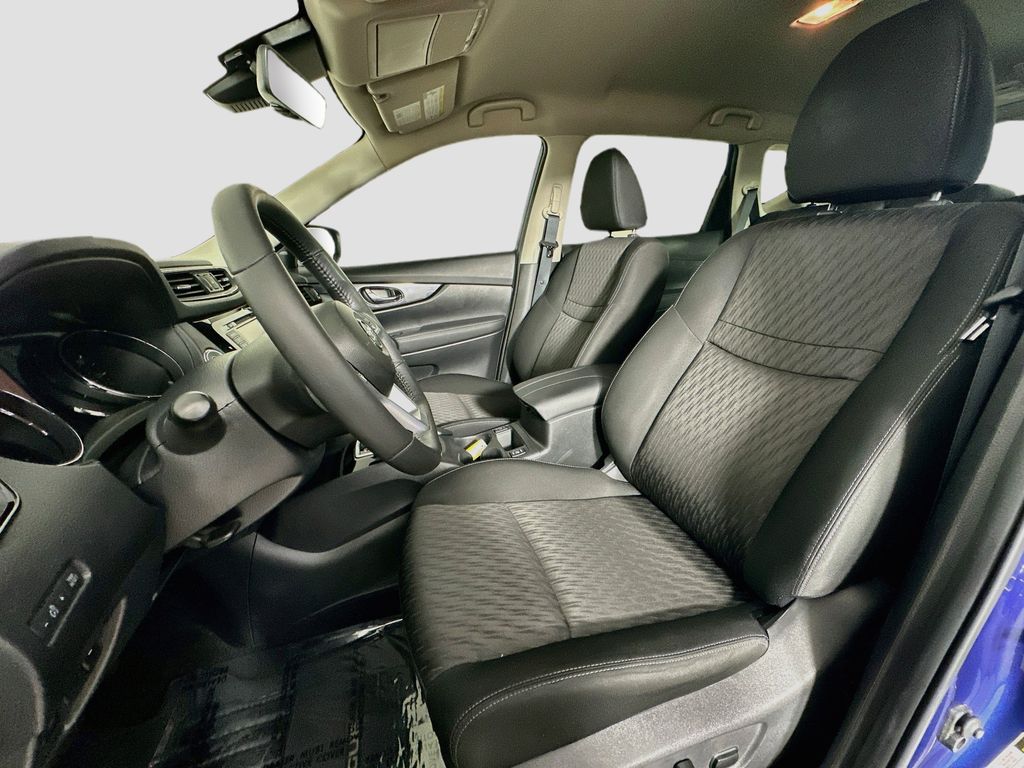 Thumbnail: 2019 Nissan Rogue - 11