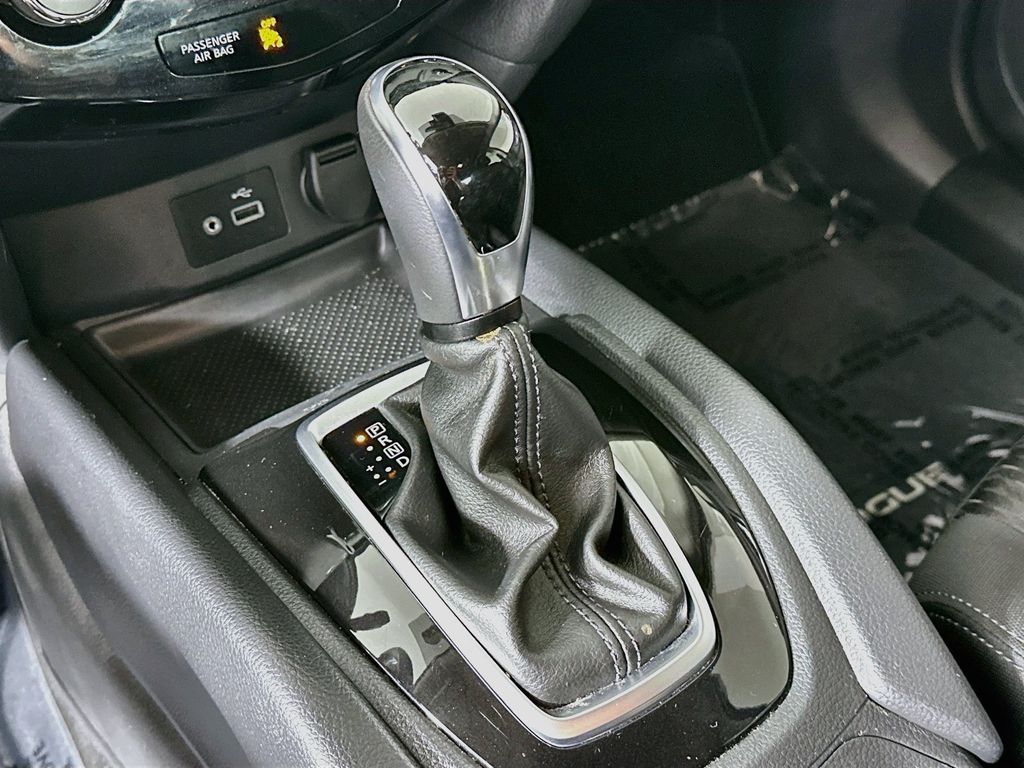 Thumbnail: 2019 Nissan Rogue - 17
