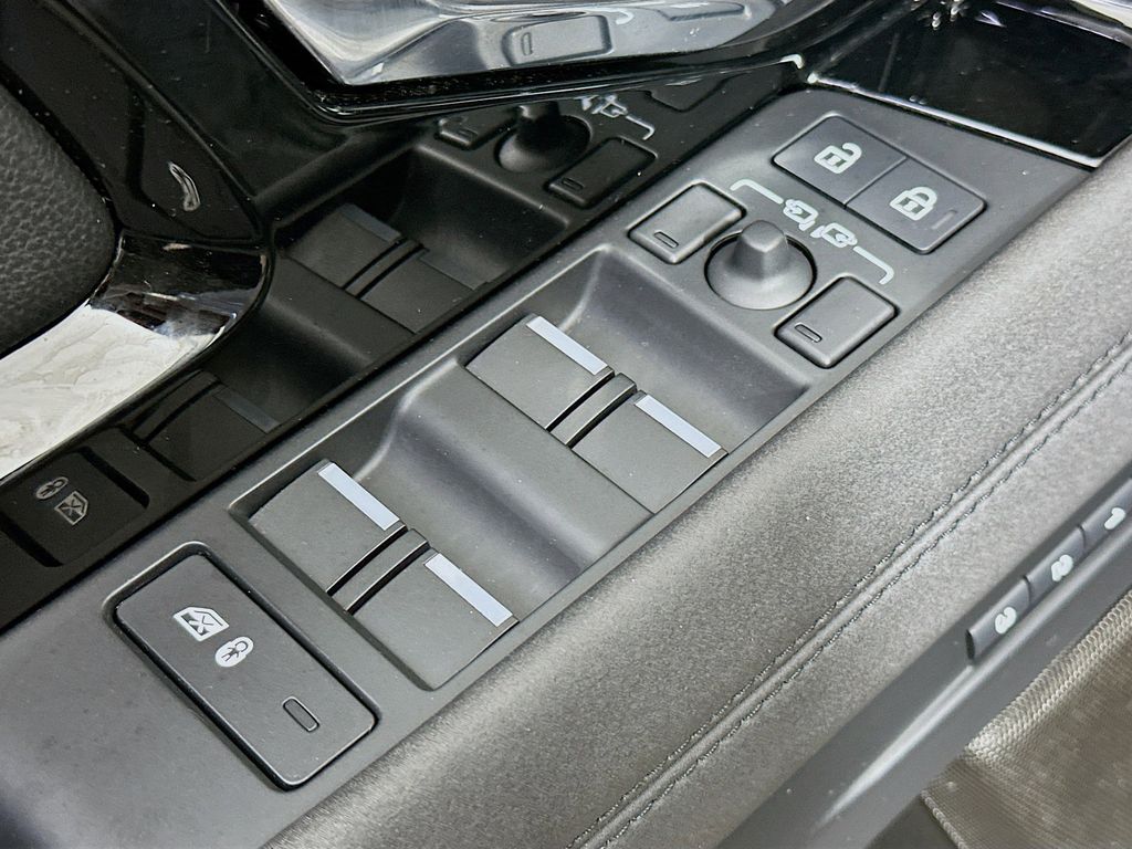 Thumbnail: 2023 Land Rover Range Rover Evoque - 29