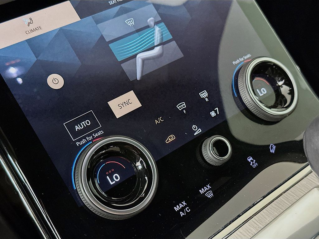 Thumbnail: 2023 Land Rover Range Rover Evoque - 22