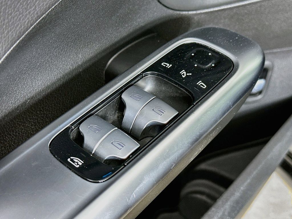 Thumbnail: 2024 Mercedes-Benz C-Class - 28