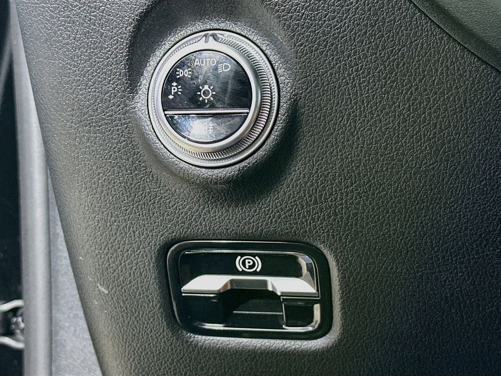 Thumbnail: 2024 Mercedes-Benz C-Class - 26