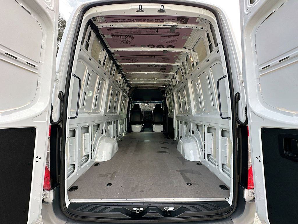 Thumbnail: 2022 Mercedes-Benz Sprinter - 19