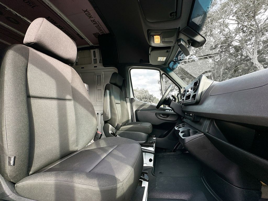 Thumbnail: 2022 Mercedes-Benz Sprinter - 10