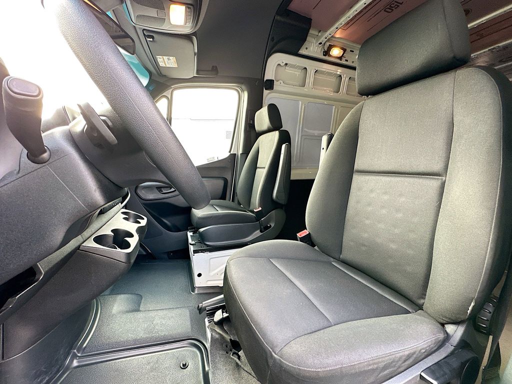 Thumbnail: 2022 Mercedes-Benz Sprinter - 9