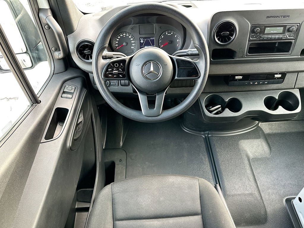 Thumbnail: 2022 Mercedes-Benz Sprinter - 8