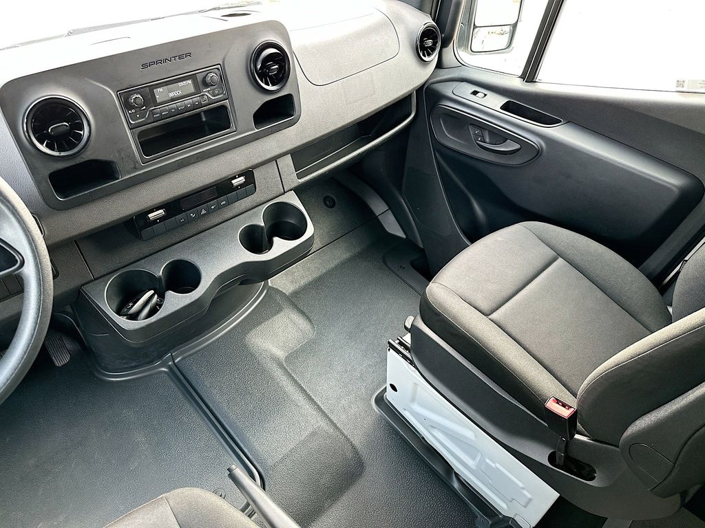 Thumbnail: 2022 Mercedes-Benz Sprinter - 11