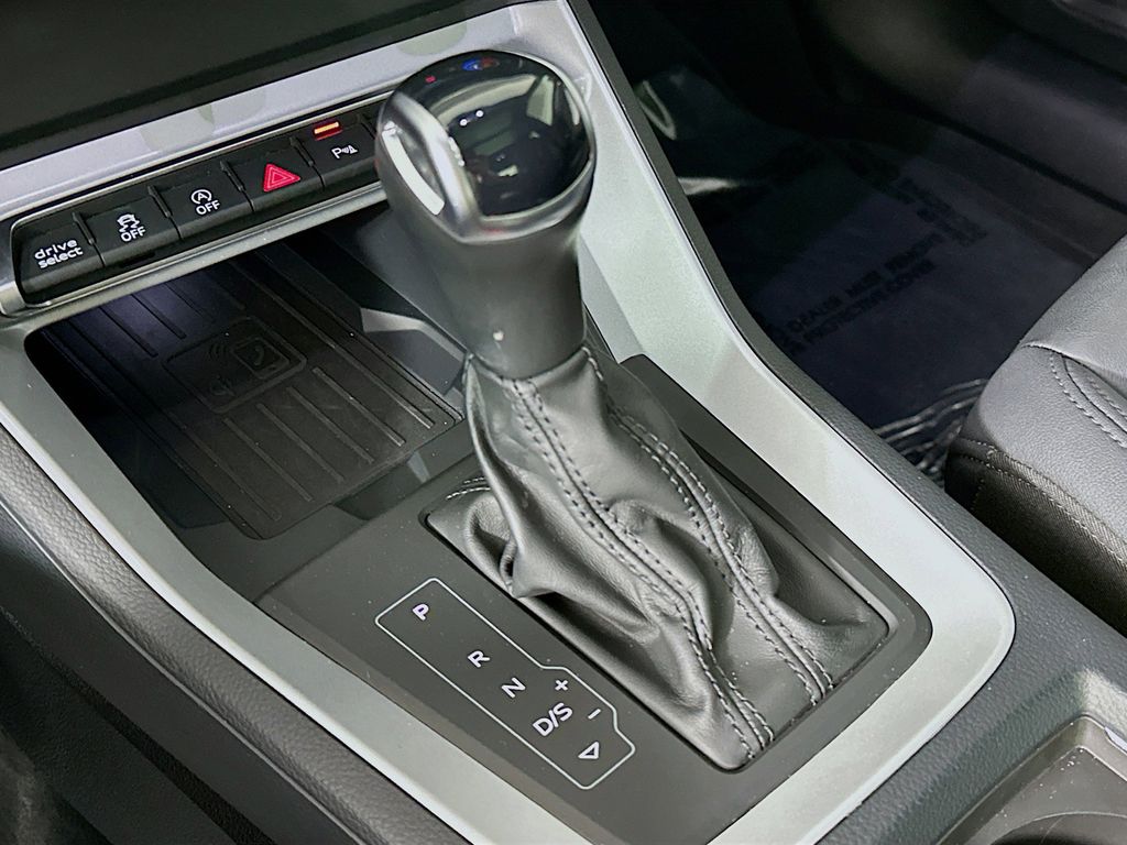 Thumbnail: 2024 Audi Q3 - 24