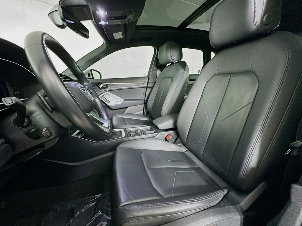 Thumbnail: 2024 Audi Q3 - 11