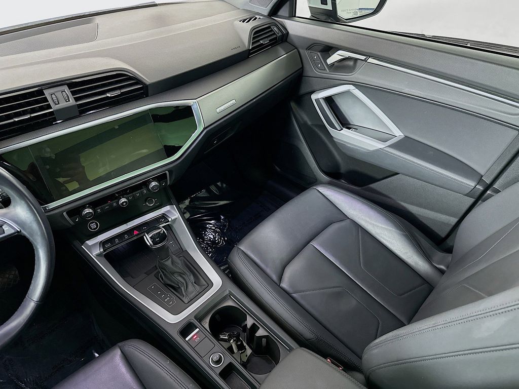 Thumbnail: 2024 Audi Q3 - 17