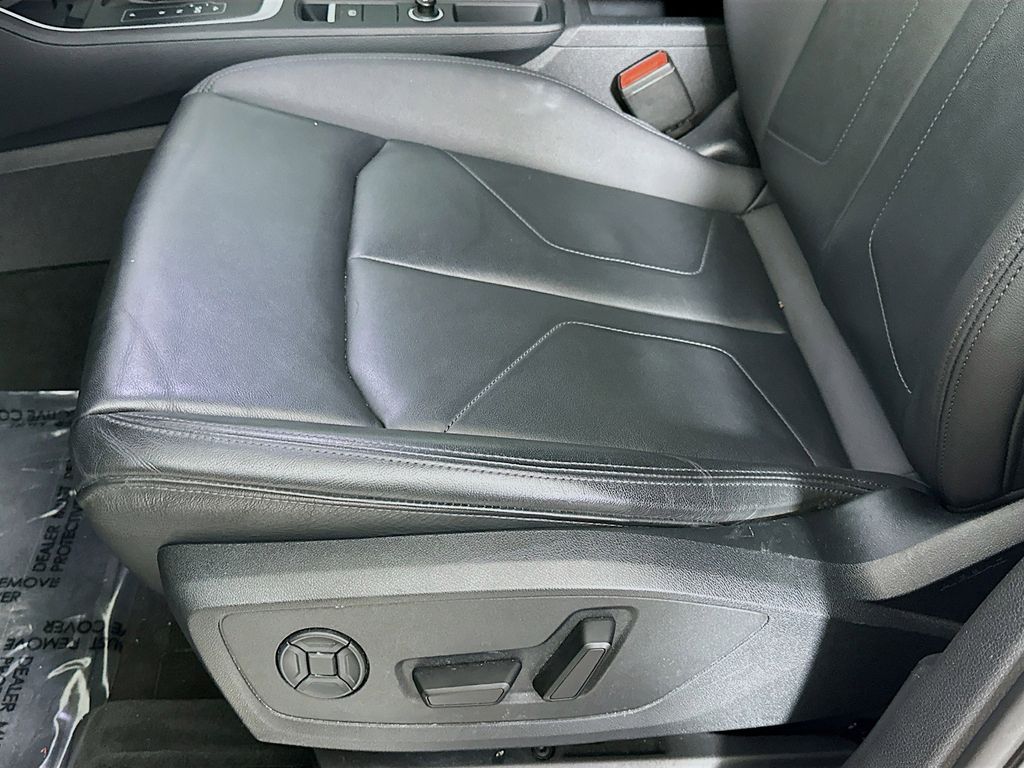 Thumbnail: 2024 Audi Q3 - 30