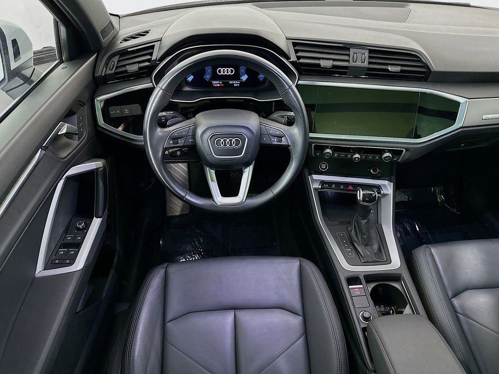 Thumbnail: 2024 Audi Q3 - 10