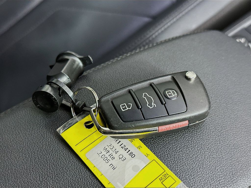 Thumbnail: 2024 Audi Q3 - 20