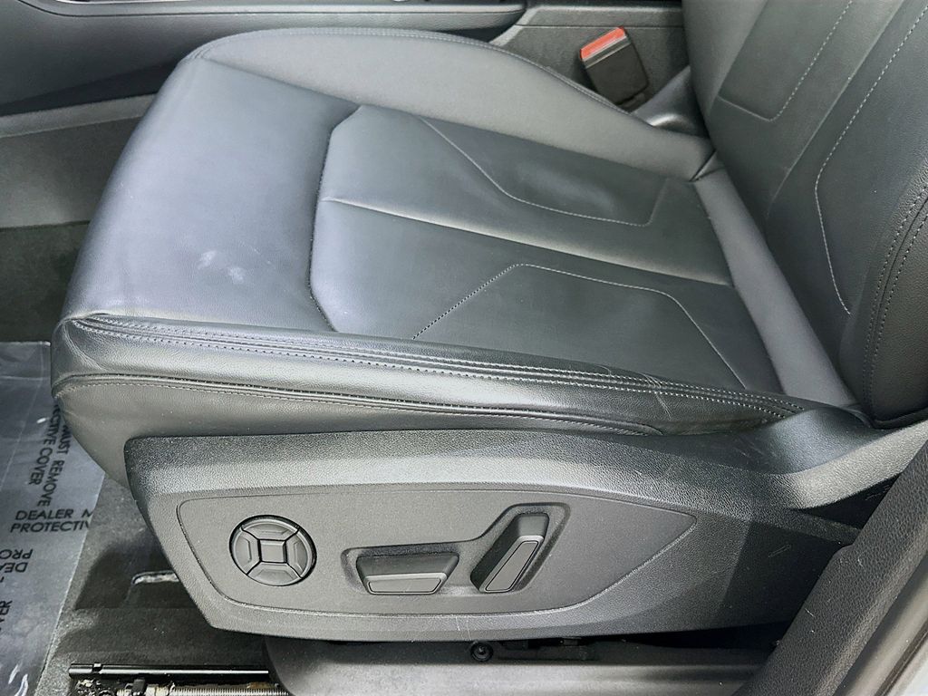 Thumbnail: 2024 Audi Q3 - 29