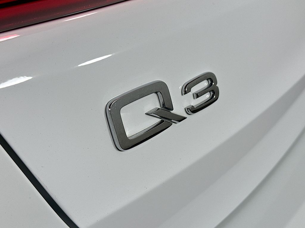 Thumbnail: 2024 Audi Q3 - 7
