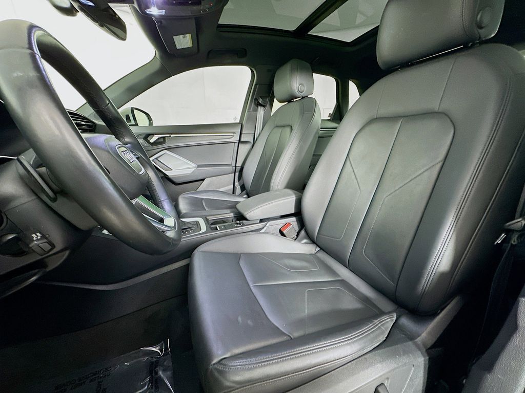 Thumbnail: 2024 Audi Q3 - 11