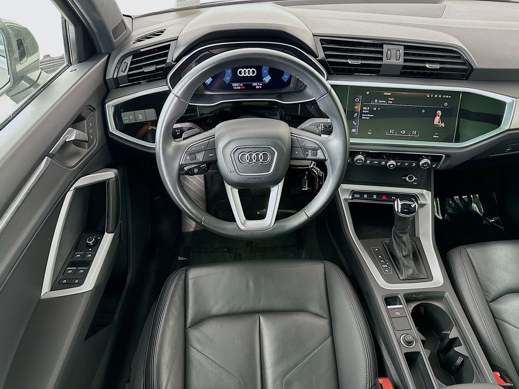 Thumbnail: 2025 Audi Q3 - 10