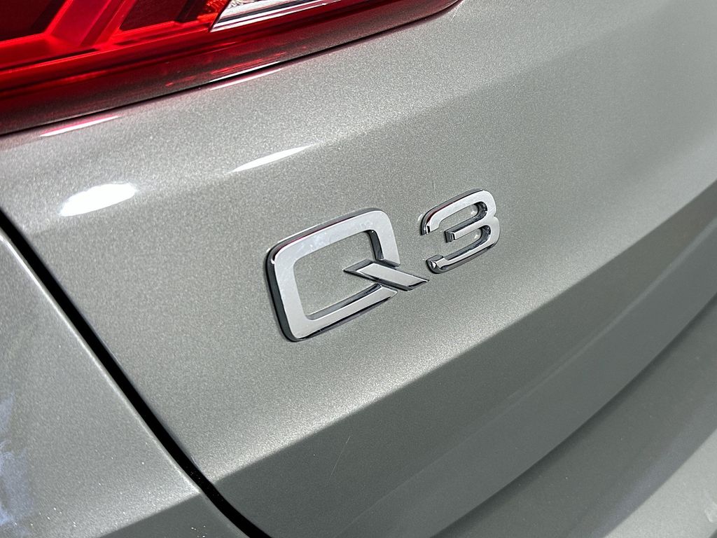 Thumbnail: 2025 Audi Q3 - 7