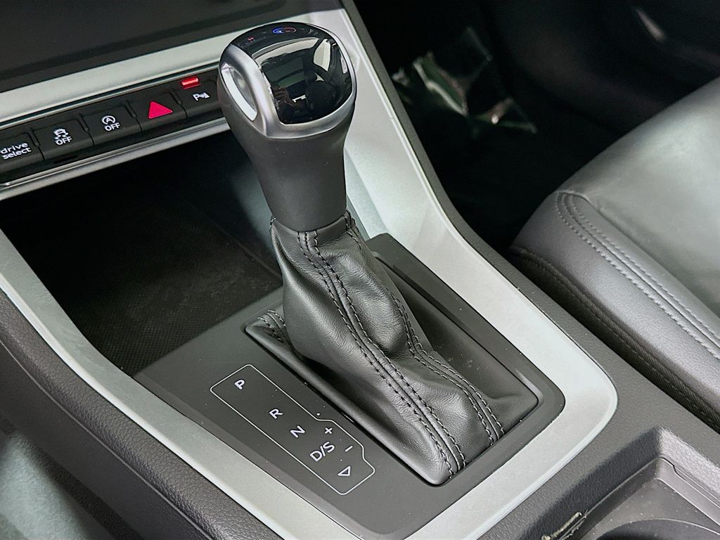 Thumbnail: 2025 Audi Q3 - 17