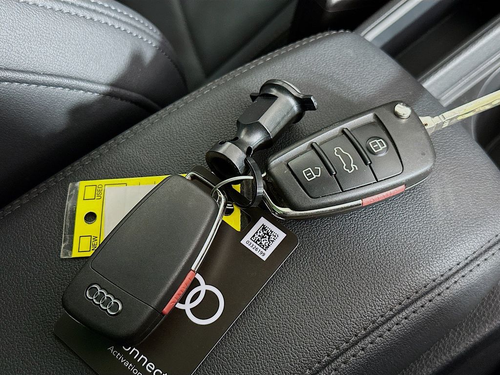 Thumbnail: 2025 Audi Q3 - 20