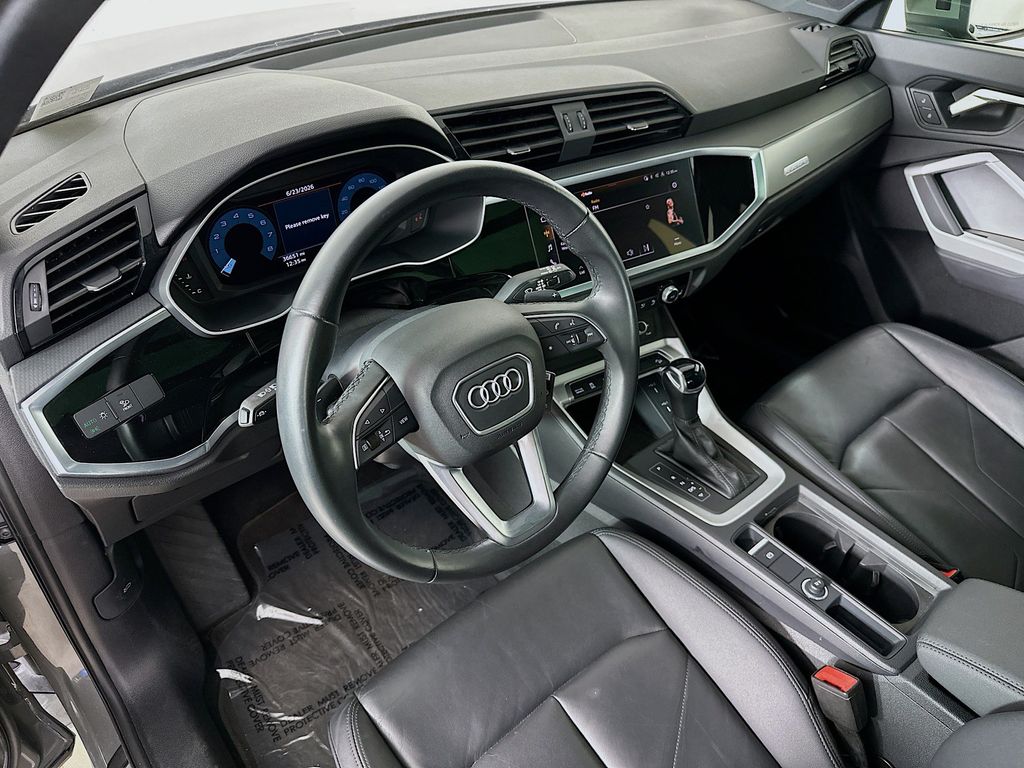 Thumbnail: 2025 Audi Q3 - 2