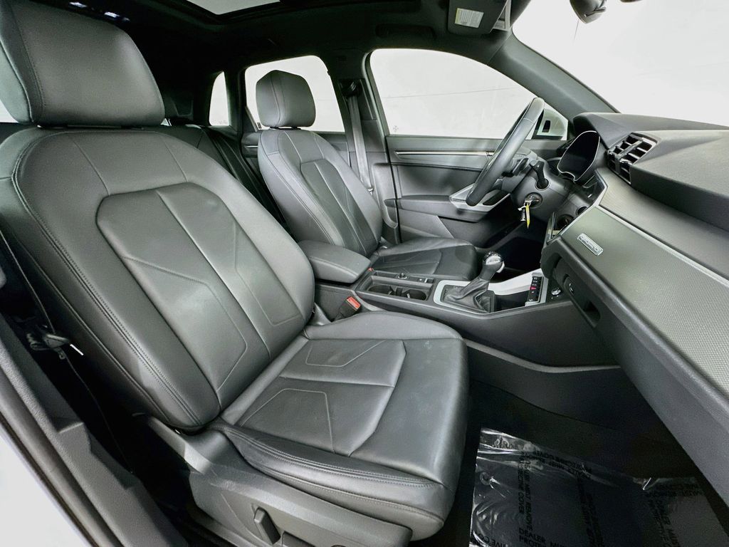 Thumbnail: 2025 Audi Q3 - 12