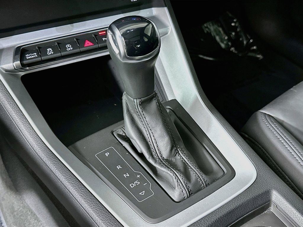 Thumbnail: 2025 Audi Q3 - 17