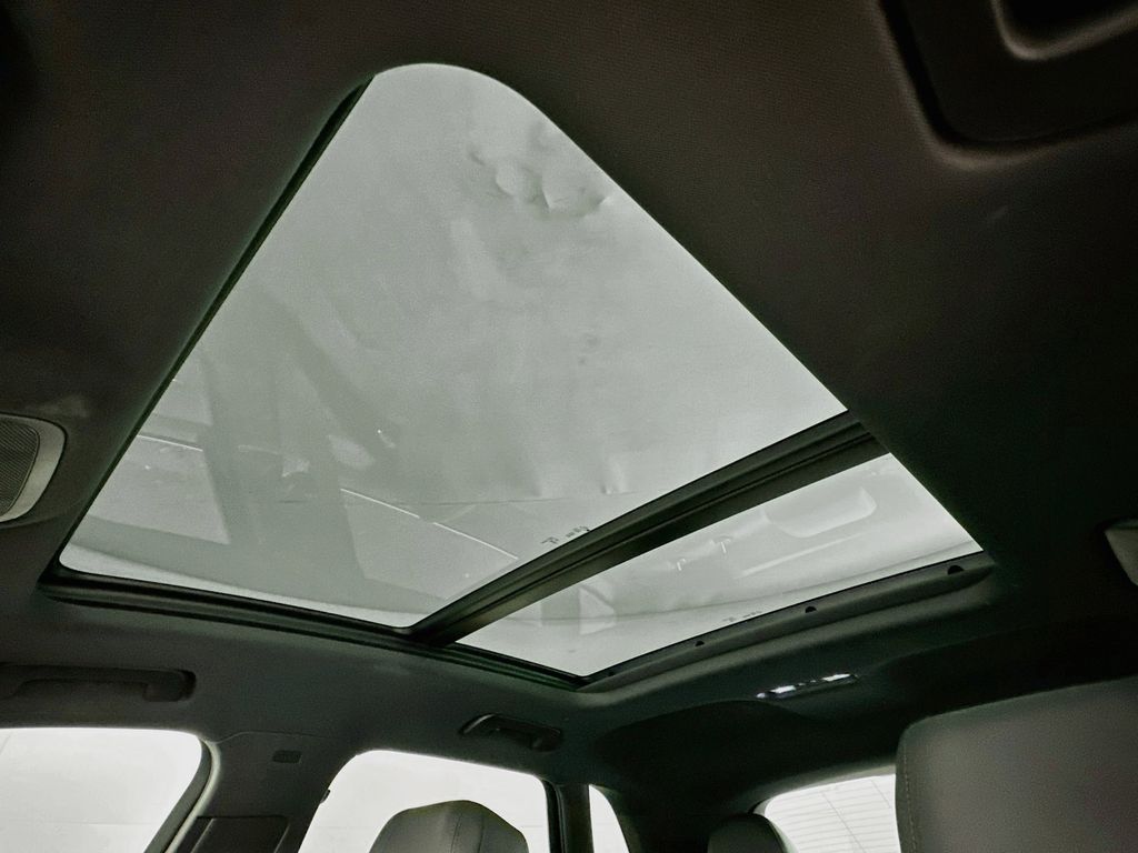 Thumbnail: 2025 Audi Q3 - 30