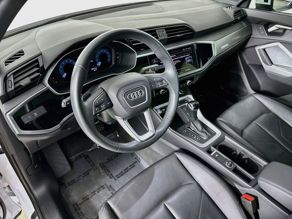 Thumbnail: 2025 Audi Q3 - 2