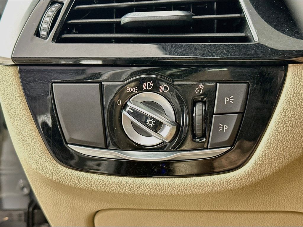 Thumbnail: 2022 BMW 5 Series - 26