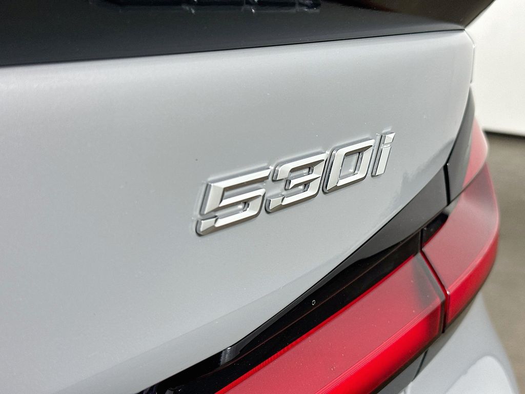 Thumbnail: 2022 BMW 5 Series - 7